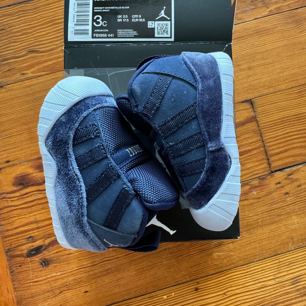 Jordan 11 Crib Booties